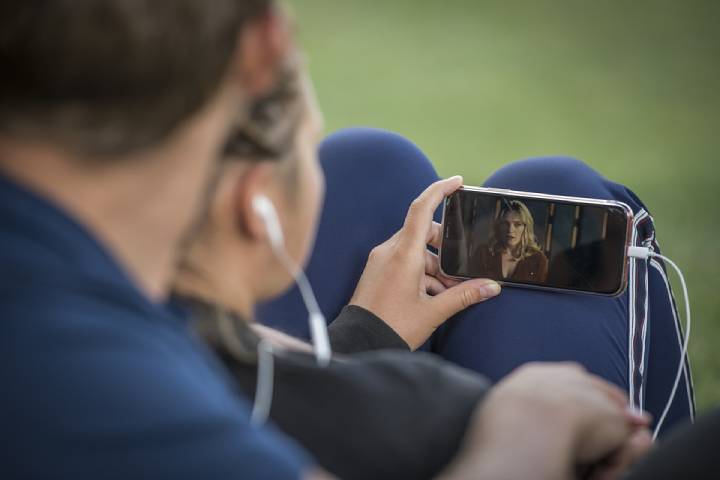 How smartphones changed the way people watch movies online